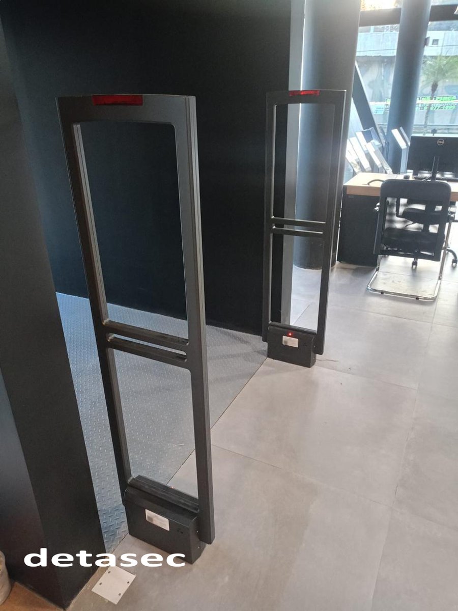 MaxQian6's tweet photo. DYNA T10 AM pedestal black color. High-grade texture matches the decoration style of the store.

max@szdeta.com

+8615302632729

#eas #electronicarticlesurveillance #easpedestal #anti-theft #retail #security #detasec https://t.co/MAGFM2JDUb