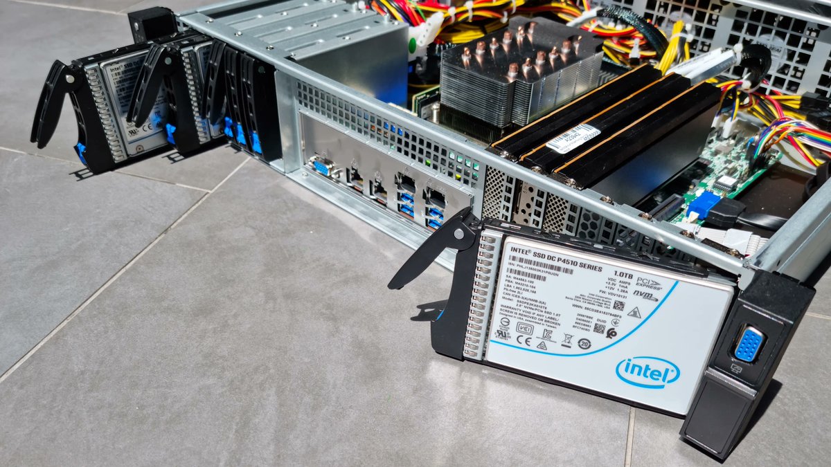 nmasse_itix's tweet photo. I wrote an article on my last build for the Homelab: 2U server, short depth, with front IO, based on @AmpereComputing Altra and @ASROCKRACK ALTRAD8UD-1L2T motherboard. 🥳

➡️ https://t.co/qzx94dWhBr

/cc @Newegg @JoeSpeeds https://t.co/ajIBVa6BCj