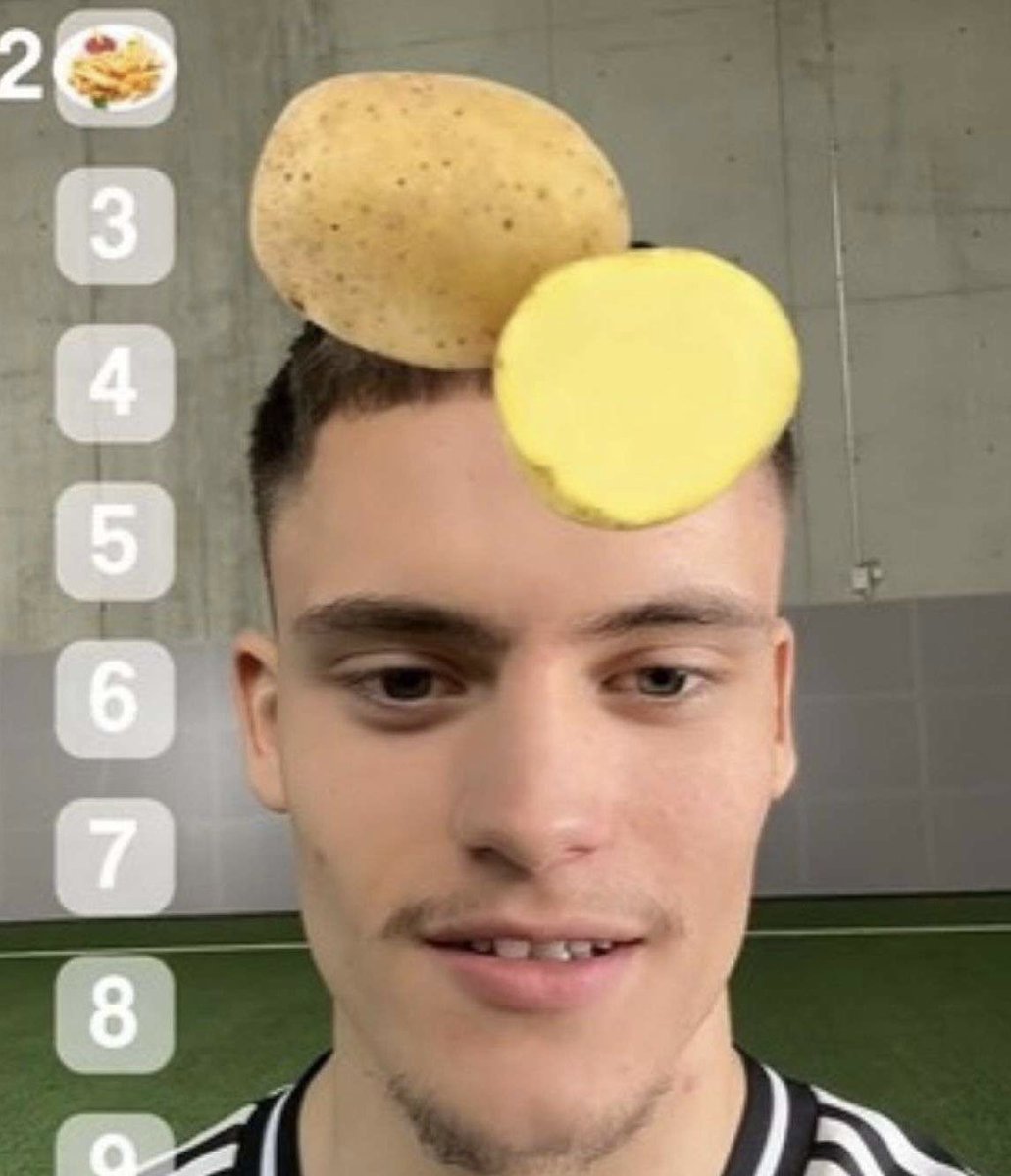 Egal, wie normal und langweilig du dich findest - es wird immer eine Person geben, die dich liebt, wie du bist. 💚