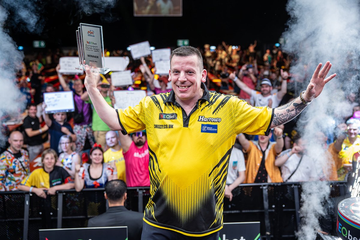HarrowsDarts's tweet image. To celebrate @ChizzyChisnall's 7th European Tour title, we are giving away a signed Chizzy shirt!

For your chance to win Like, repost and comment on this post with the hashtag #Chizzy7🏆.

The winner will be announced on Wednesday 26th June.

Good luck!

#TeamHarrows #DefyLimits
