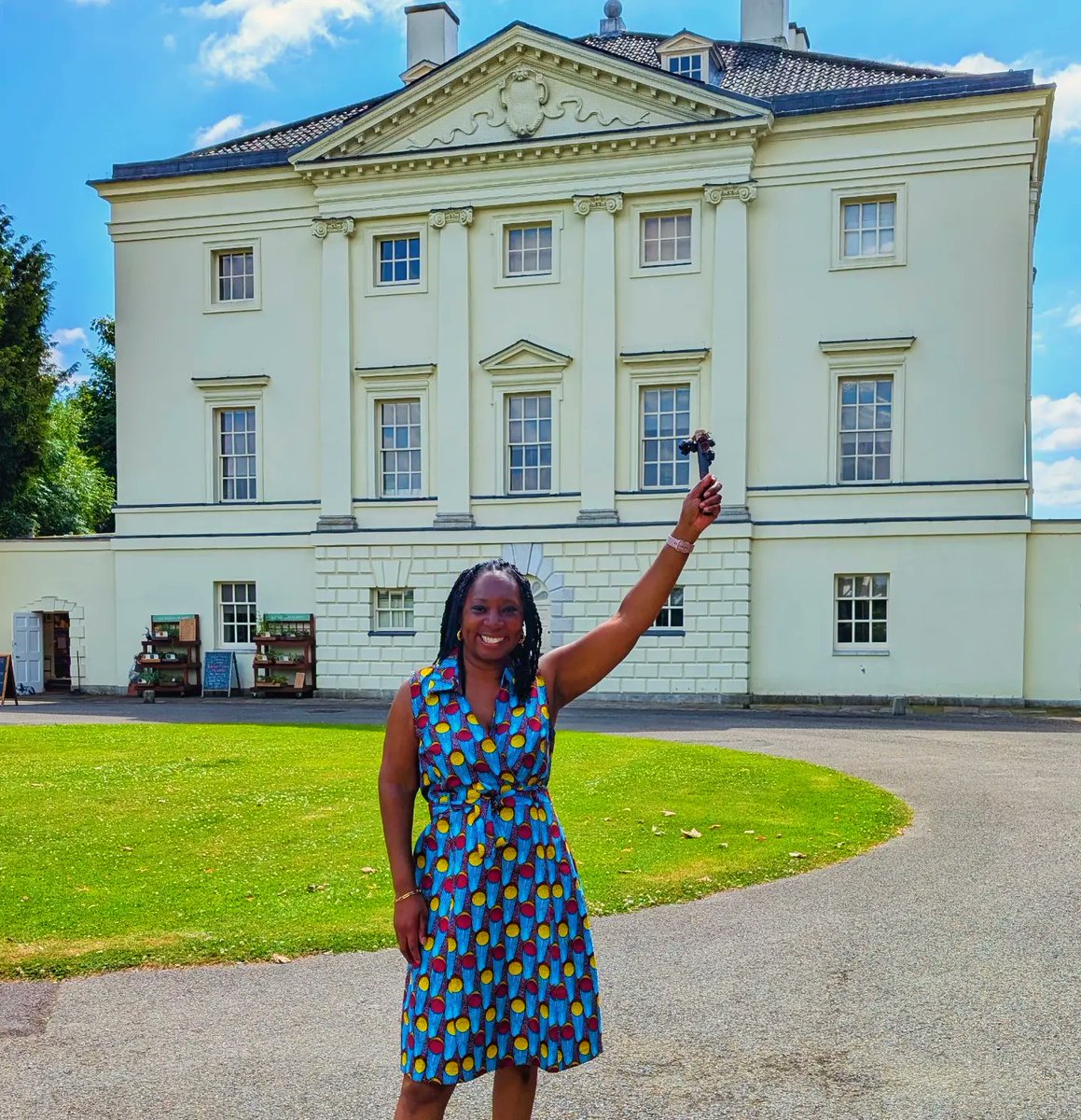 WCShearer's tweet image. Thank you everyone who joined in my storytelling @EHMarbleHill All ages shared in tales of the #mahoganytrade #slavetrade #shelltrade &amp;amp; their colonial history connections to Henrietta Howard&apos;s house.  I&apos;m back Sat 20 July! Join us. 🌞