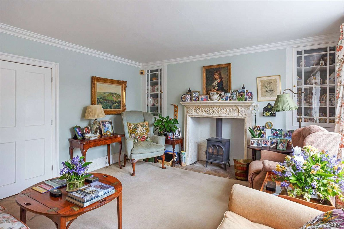 FullerSearch's tweet photo. The Red House is a fine, unmodernised Grade II Listed #property dating to 1778. This 6-bed characterful home boasts #originalfeatures, spacious reception rooms, & a stunning one-acre garden. Located in the village of Lacock. A rare opportunity.
On with @savills, guide £1.35 mil. https://t.co/QfbFPlahxU