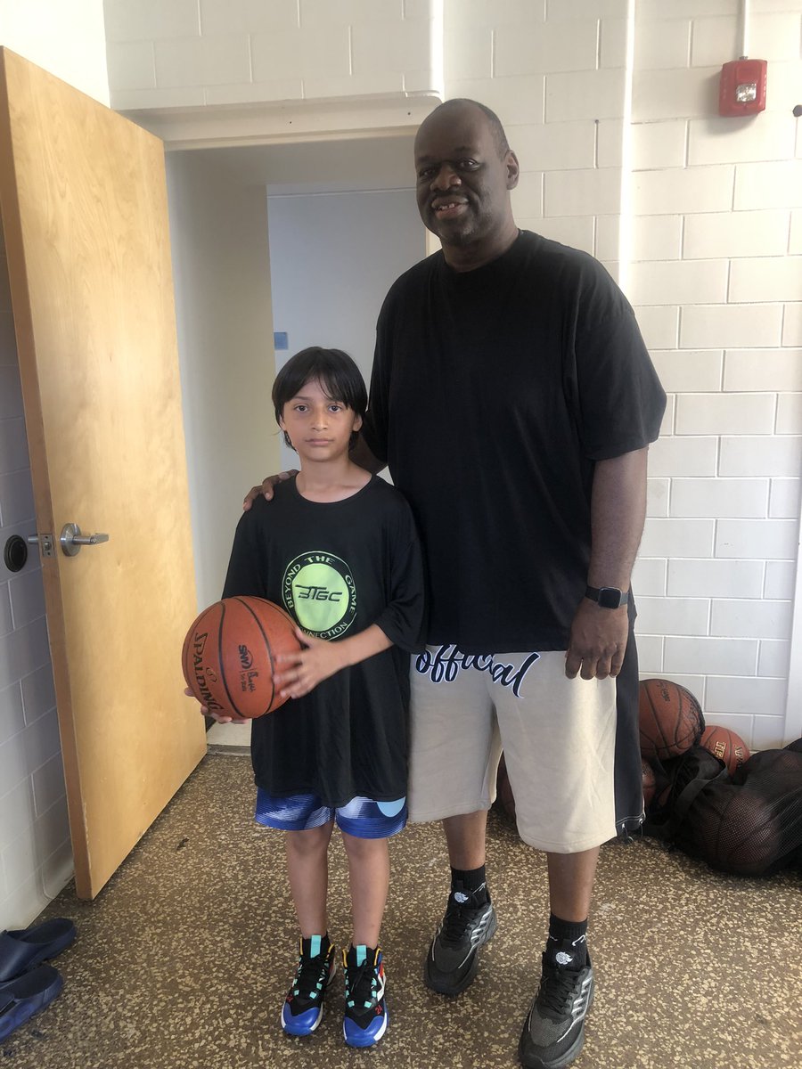BeyondTheGameC1's tweet image. Our BTGC player Eduardo has received his BTGC sneakers from one of sponsors that support our program. We thank you.
#back2basic
#basketballtraining
#youthdevelopment
beyondthegameconnection.com