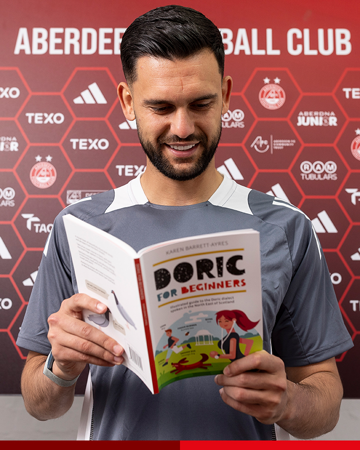 AberdeenFC's tweet photo. Making our new signings feel at home in Aberdeen with gifts that represent our city 🎁

Dimitar Mitov | Doric For Beginners 📕

🧵 https://t.co/kAiKmWj39Y