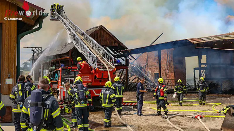 FireWorldAT's tweet photo. Oö: 16 Feuerwehren bei Bauernhof-Großbrand in St. Marienkirchen an der Polsenz - 
 https://t.co/GtmEcpaX3g https://t.co/gWAqY6QPT9