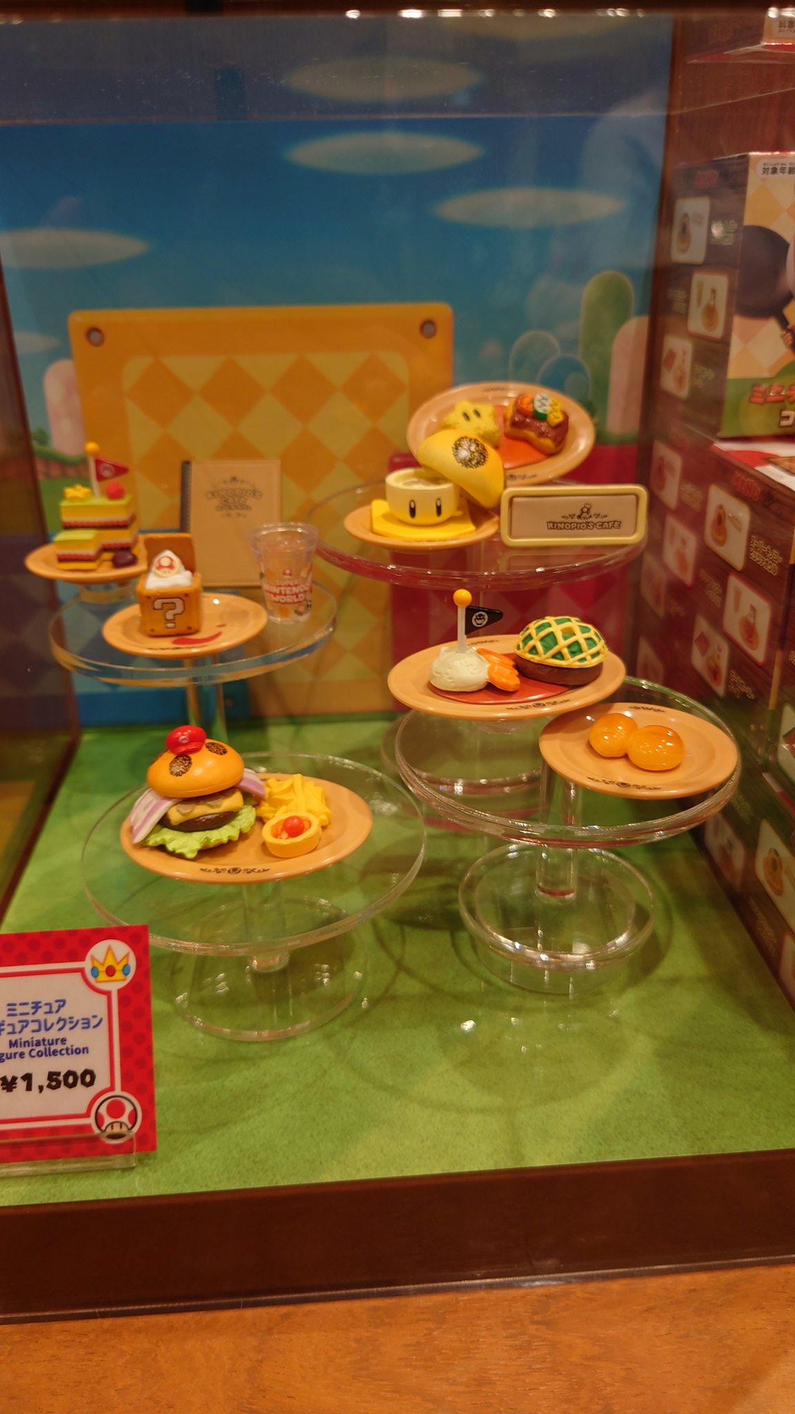 USJピノキオカフェ ミニチュアフィギュア GQl_OMDb0AAO0Hr.jpg