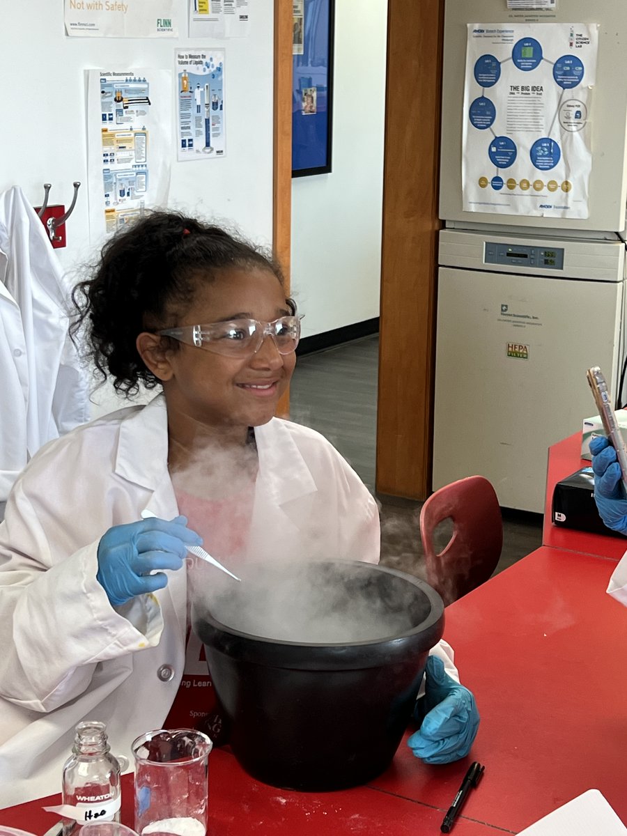 DrAfro71's tweet photo. πππ¬Nothing says Cool and Science like Dry Ice! @Citizenscilab #PULSEProgram #TheCitizenScienceLab #DuquesneUniversity #STEM #FutureScientists #HandsOnLearning #DryIce https://t.co/6nsT6h7Flw