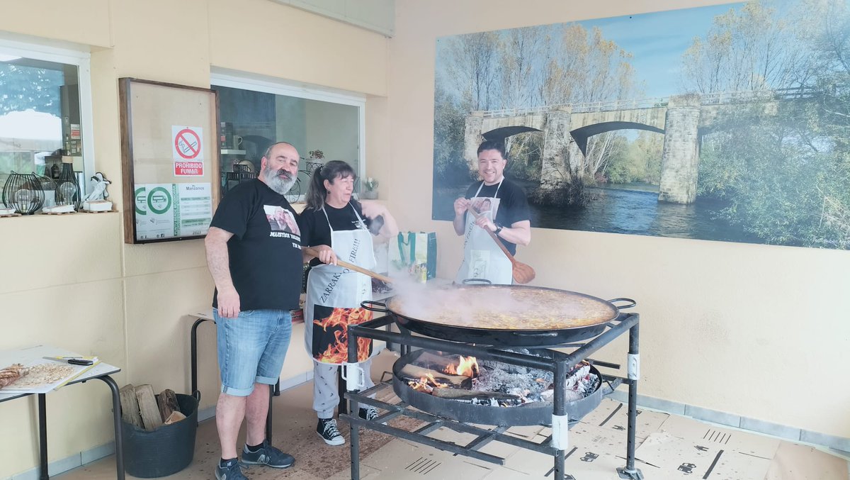 AcoaAke's tweet photo. 🎇 Fiestas de San Juan del #concejo de #Manzanos 🔥 Manzanosko #kontzeju|ko jaietako irudiak 🔥

#RiberaBaja #Erriberabeitia @AnanakoKuadrila #Araba #Alava https://t.co/vNO6PIkTrk
