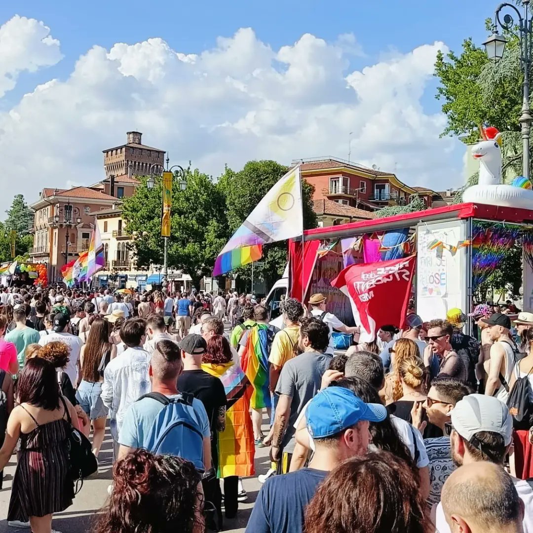 BeppeSandon's tweet photo. Ormai ciò che non aderisce alla cultura patriarcale può essere considerato sbagliato. Il linguaggio è pesante con episodi di violenza. Se non scendiamo in piazza, non votiamo, non difendiamo i nostri diritti, non solo quelli LGBTQ+, ci meritiamo tutto questo. #pridemonth https://t.co/1AkY6TfRjX
