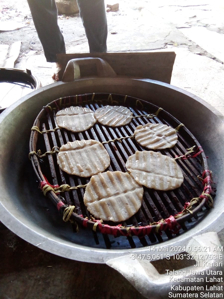 EvaTajuddin's tweet photo. Jum'at (14/05/2024), Eva Hendrayani, Luhkan Kab. Lahat, di Poklahsar Warung Momi Lahat Kel. Pasar Lama melaporkan produksi kemplang ikan, 10 s/d 13 Mei 2024, sebyk 15 kg, harga  jual Rp 10.000/kantong

#GiatLuhkanSatminkalBRPPUPP 
#Luhlapor
#Lahat
#Produksi https://t.co/rKtwNSqJxm