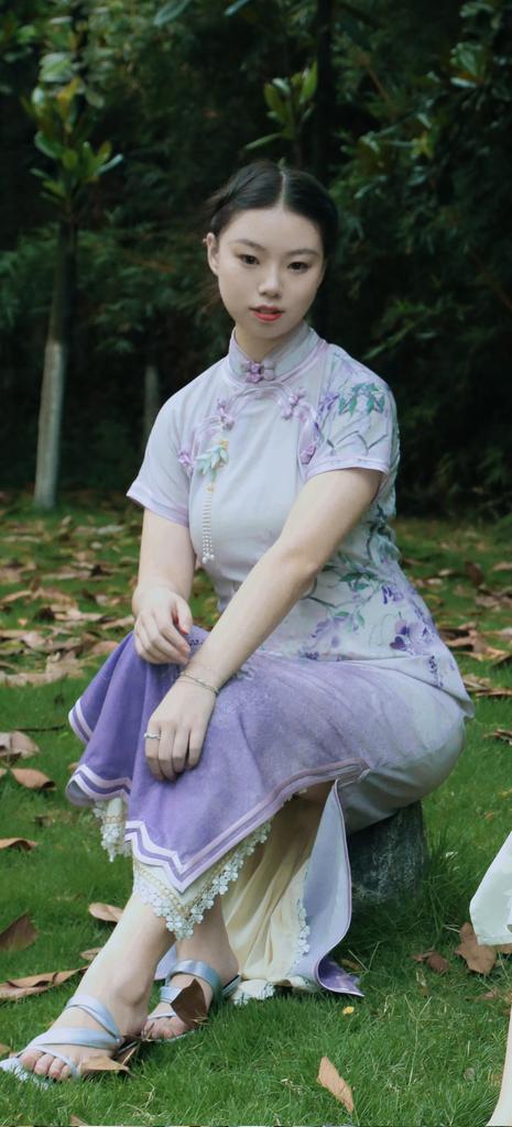 anuoViola's tweet photo. 上次做的那件旗袍子
美滴很美滴很～ https://t.co/rcd71Aa8sS
