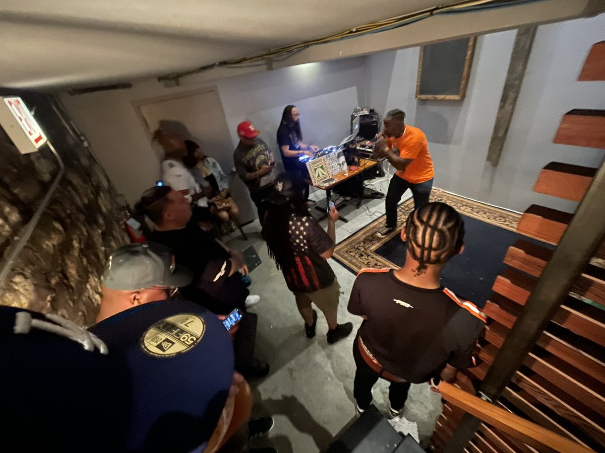 The_God_Degree's tweet photo. Curating functions in Chicago. We did that shit. Fuck with us whenever we pop up. It’s gone be something.
@rmllw2llz @facetime773_
#blaxlife #rmllw2llz #goddegreemedia #miyagirecords #thedreamweaverztour https://t.co/XtetVK7ajt