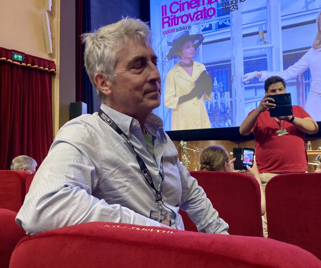 Anna Maria Pasetti (@palindromiss) on Twitter photo Alexander Payne on his “own” chair (B9) at Cinema Modermissimo 🤩 before introducing MERLUSSE #ilcinemaritrovato <a href="/cinetecabologna/">Cineteca di Bologna</a> Alexander Payne on his “own” chair (B9) at Cinema Modermissimo 🤩 before introducing MERLUSSE #ilcinemaritrovato <a href="/cinetecabologna/">Cineteca di Bologna</a>