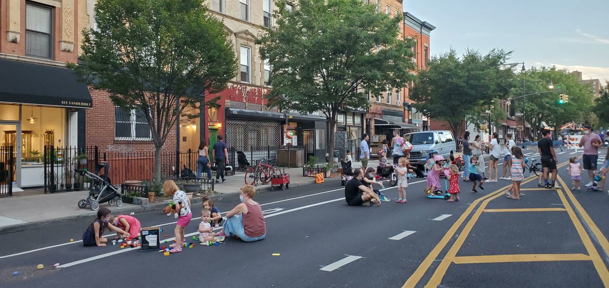 Explore the influence of urban design on mental health in our latest blog post! 📨 From community engagement to car-free zones ⚠️ , learn how cities are fostering well-being through innovative planning. Read more: lnkd.in/gh_83V9W