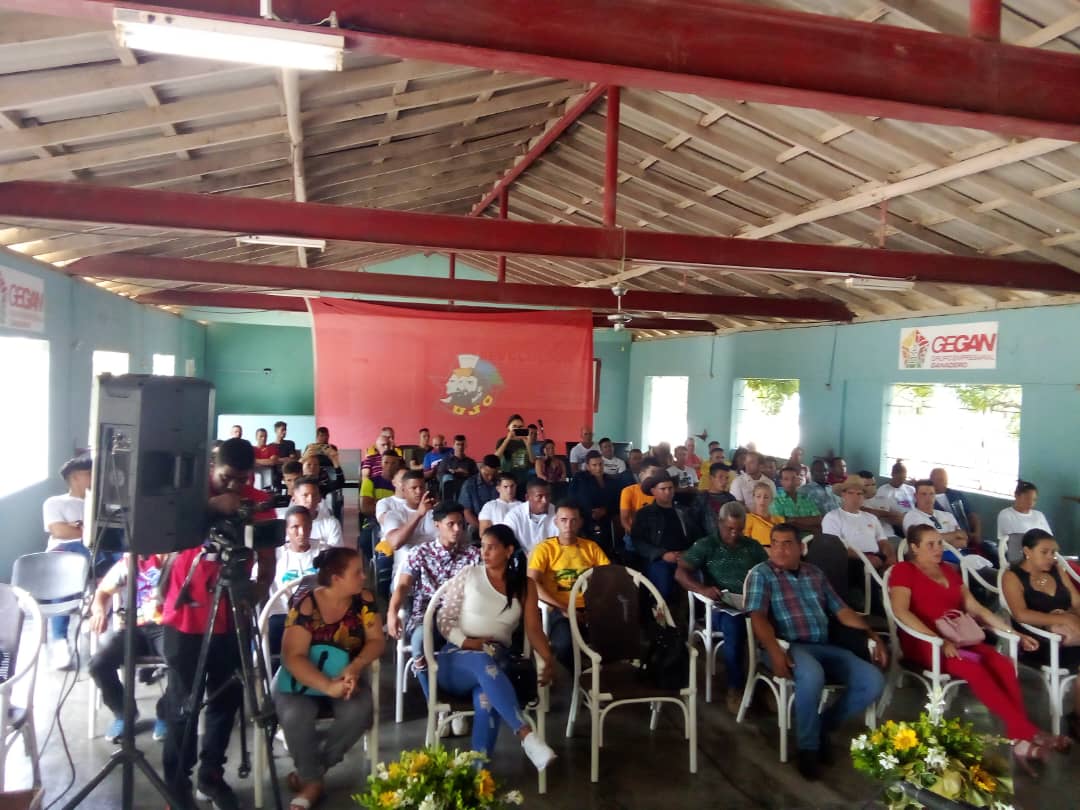 MaidelisF67851's tweet photo. Activo regional de jóvenes campesinos dede el municipio Cauto Cristo Provincia Granma #AnapCuba #CautoCristoGranma https://t.co/qYDlbmOWmj