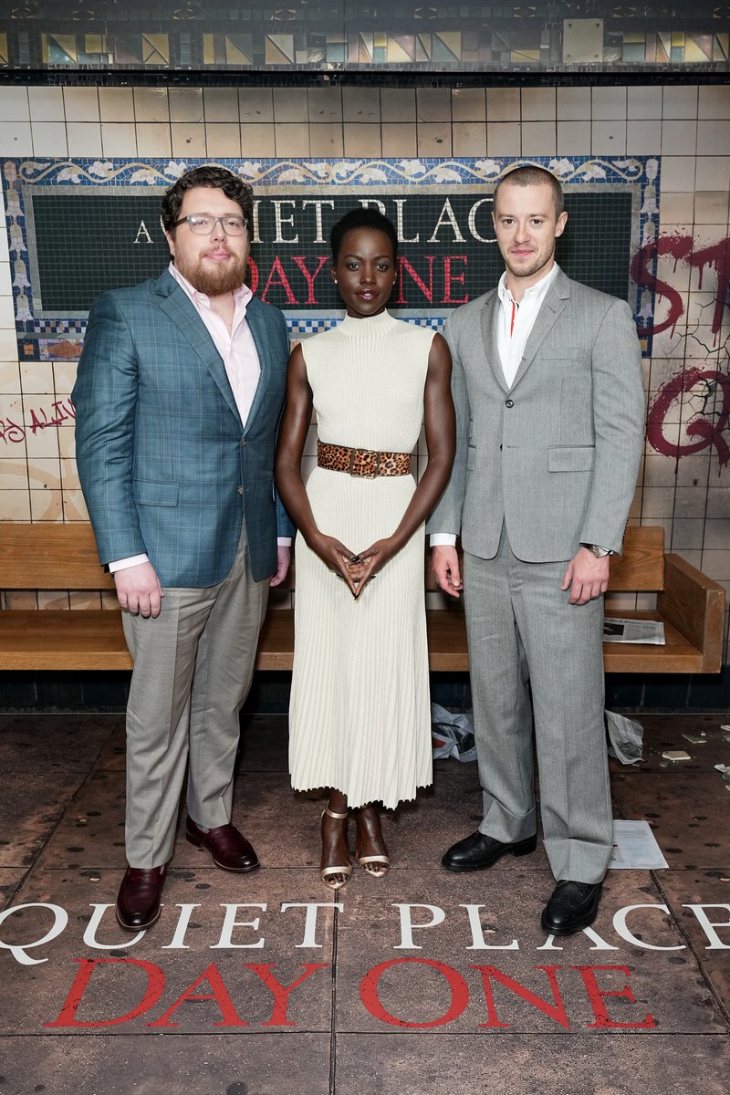 movienetworkpr's tweet photo. 📸 Lupita Nyong'o, Joseph Quinn y el director Michael Sarnoski posaron durante el junket de #AQuietPlaceDayOne en New York.

Esta precuela de la franquicia llegará a los cines el jueves 27 de junio. ¿La irás a ver? 🤔

#MovieNetworkPR https://t.co/mrOXtokjqA