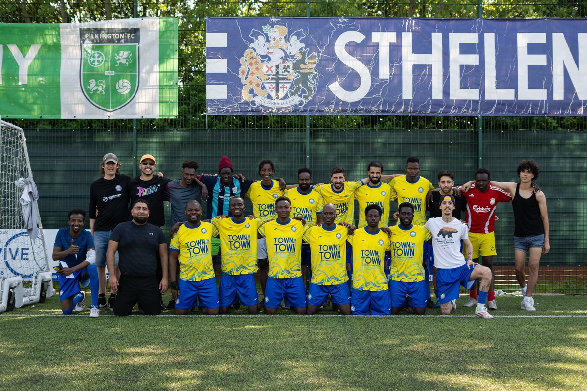 Under the banners of Pilks and Town a new St Helens team was born <a href="/HopeUnited123/">Hope United FC</a> 💛💙
The team will be looking to arrange friendlies soon, <a href="/LouieMS14/">LMS1986</a> sold separately 😆
📸: <a href="/ahassona_/">Abdullrhman Hassona</a> 
#StHelensTogether #togetherwearestronger #footballforall <a href="/StHelensCollege/">St Helens College</a> <a href="/LazizCafe/">Café Laziz</a>