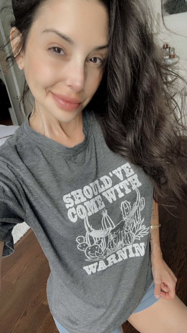 Happy Monday lovebirds https://t.co/TDHe3CySdh