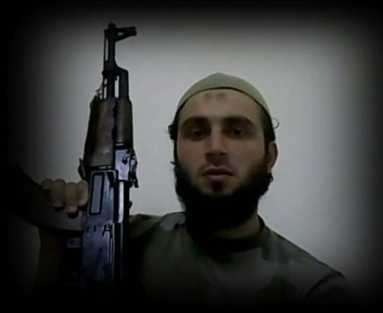 Sami Khedira ve Boateng gibi ünlü futbolcularla hem takım arkadaşı hem de yakın arkadaş olan Almanya U-17 Milli Takımında top koşturan (çok iyi bir geleceği olmasa da orta-iyi gelecek vaat eden) Burak Karan sakatlık sonrası futbolu bırakıp IŞİD'e katılmış ve orada ölmüş.