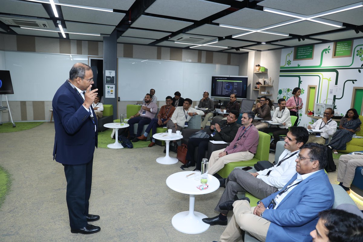 DeloitteIndia's tweet photo. #InSession at Deloitte's #CFOVantageProgram: Inspiring speakers, subject matter experts, and an energetic cohort of next-gen leaders joined to learn the tools and knowledge needed for the CFO agenda.
#CFOProgram #Finance https://t.co/3cGpHoNSdb
