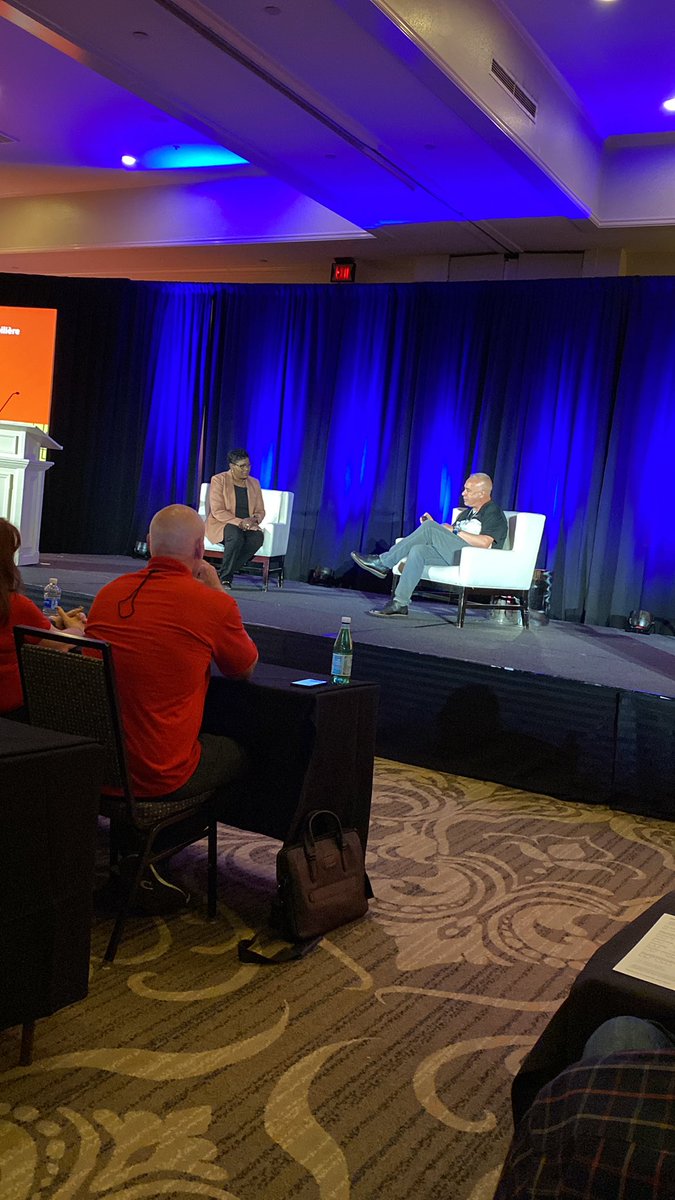 Anthony Ciabattoni takes the stage to talk about SQL Data Insights at a customer (Swiss Mobiliar) #IDUGNA24