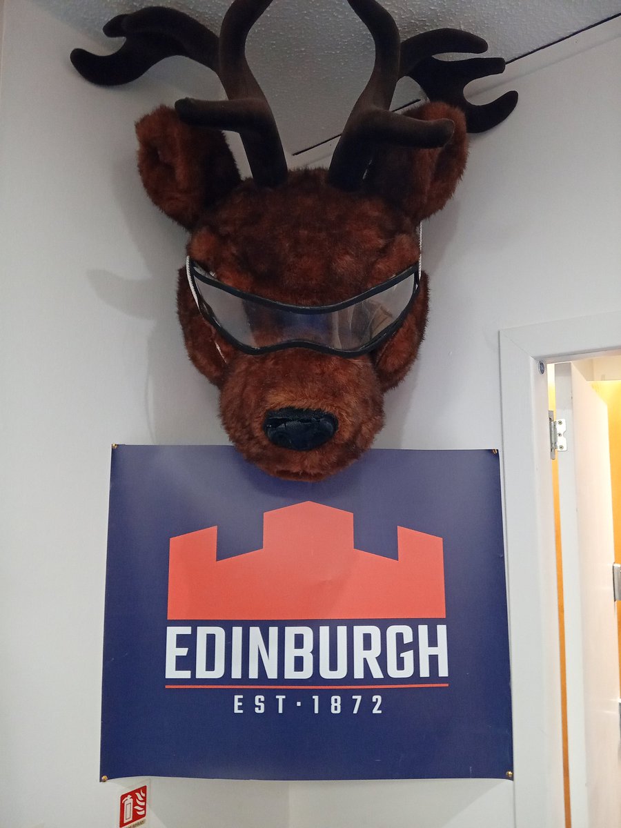 cookie0255's tweet photo. @Ayton1Keith @Mr_Mark_Brown As promised, old Flinty in the ER kit store looking over the entrance #alwaysedinburgh 🟦🟧 https://t.co/PDiNyA8blB