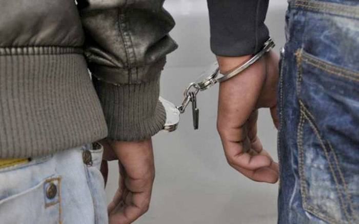 CatherineLka's tweet photo. Two #Chinese nationals have been apprehended for having allegedly stolen goods, including gold jewellery, from the luggage of a #SriLankan who was travelling on a #flight from the #UAE to #SriLanka, it was reported. https://t.co/dgv95IHG7N