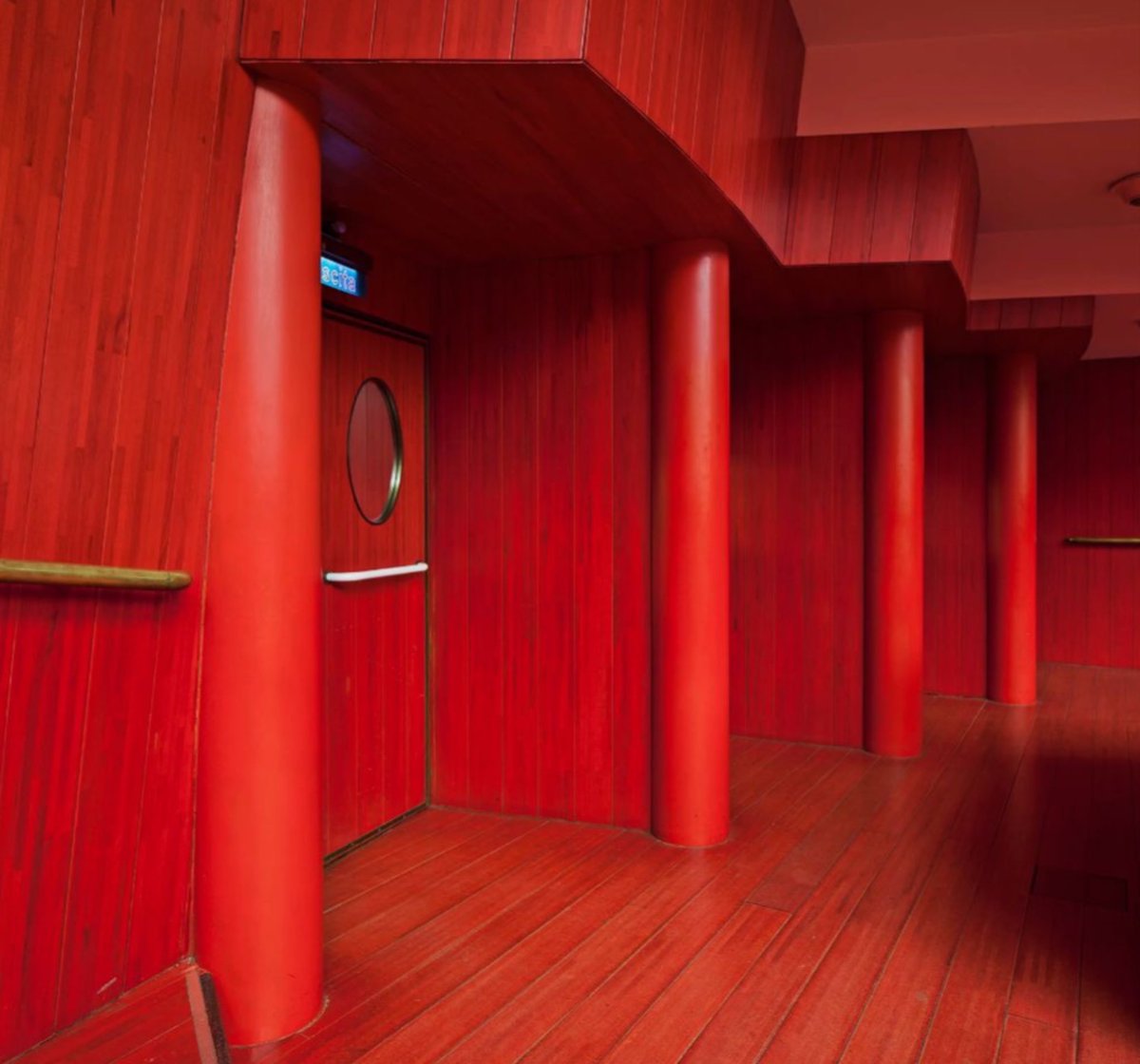 luusssso's tweet photo. The cinematic reds of Teatro Regio in Turin, Italy https://t.co/oQSTJpLBwm