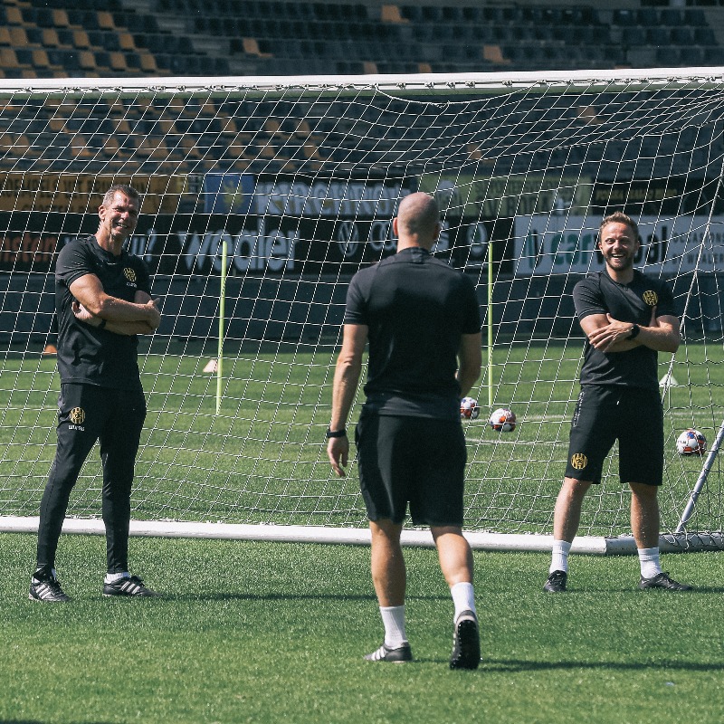 RodaJCKerkrade's tweet photo. Blij om weer op het veld te staan, mannen? 😜

#RodaJC #EersteTraining