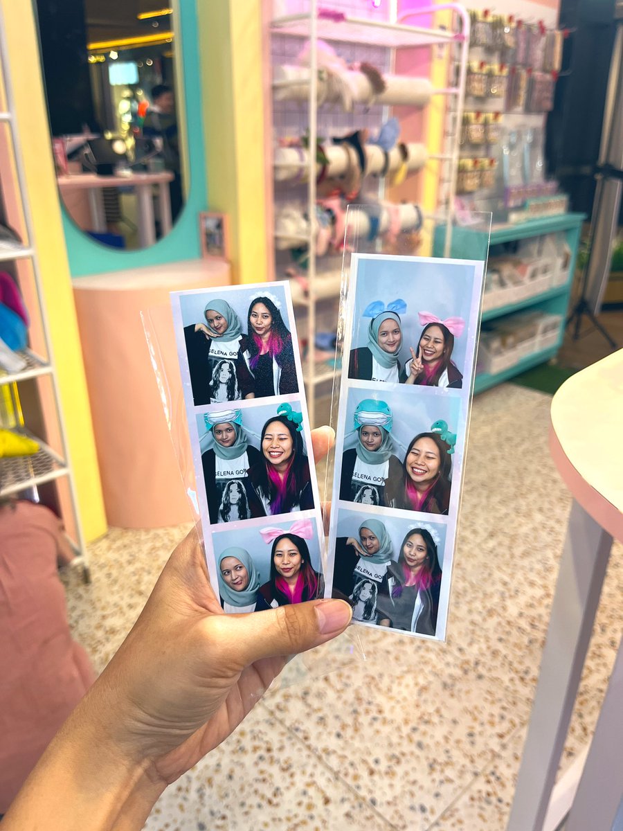 tsykhn's tweet photo. Kaya bocah smp, photobooth di mall wkwkwk https://t.co/azVZ1Wb6ln