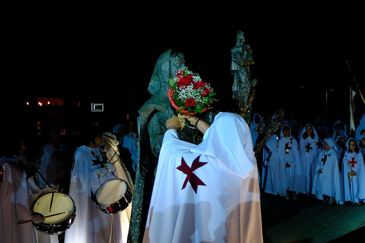 #NocheTemplaria

✅ Desfile ordenación pequeños escuderos
✅ Pincho, bebida y vaso templario. Precio: 2€
✅ Nombramiento gran maestre honorífico 2024 
✅ Ordenación de nuevos caballeros templarios 
✅ Ofrenda al caballero templario

Más información 👉 cutt.ly/Oesq3x45