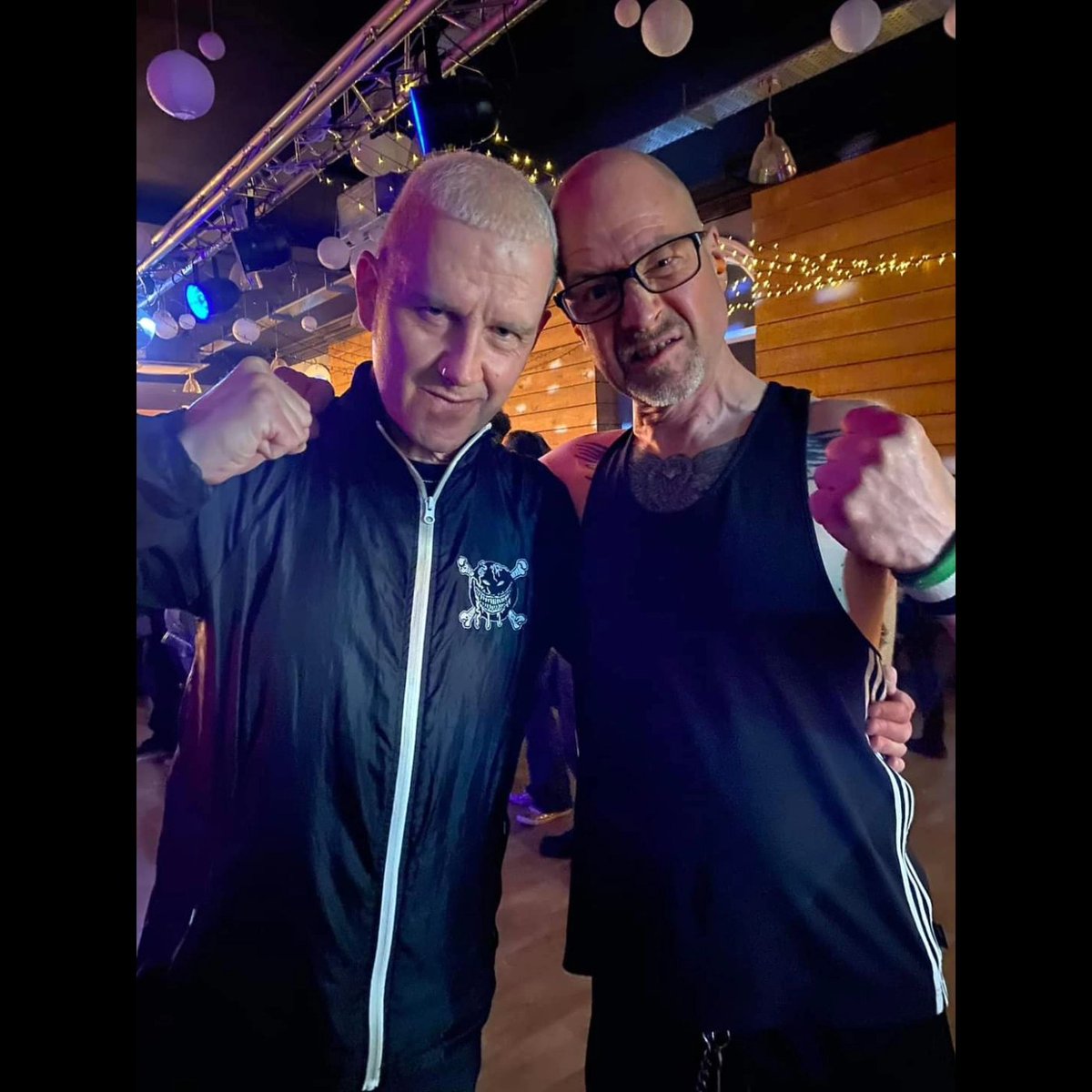 LoGOz_UK's tweet photo. Brilliant gig on Sat night double setter first with #CherryandPeesh kicking off #MARRAFEST then with @LoGOz_UK at #ThePeacock #Sunderland! All for wor Iain Murray 60th Birthday who also smashed a great set with #SlalomD! Cheers @Serialbowlrec and everyone involved! ππ€β€οΈ https://t.co/nUIQ1LFFK7