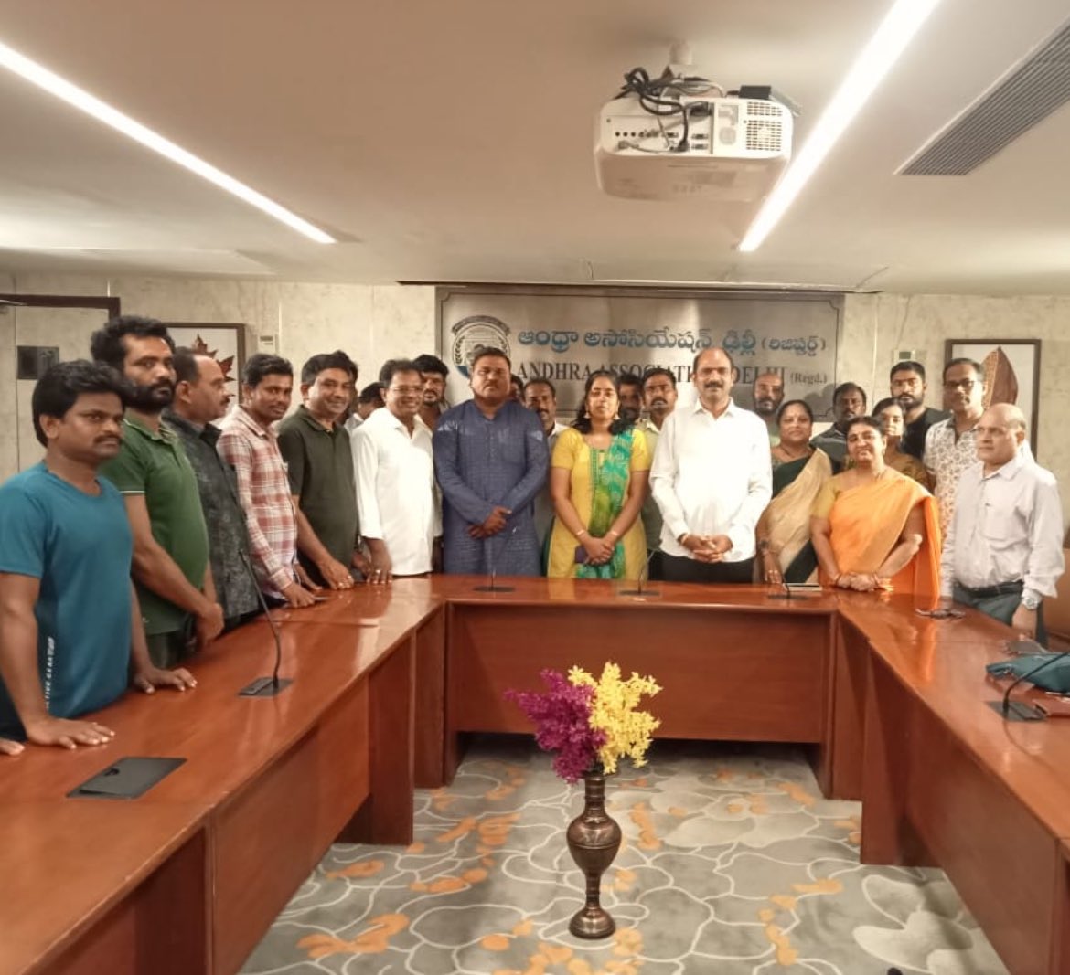 ManiNaiduAAP's tweet photo. Andhra Association had the honor of felicitating @sphavisha Garu for her outstanding contributions to the community, a well known Telugu voice in US, a dedicated selfless AAP supporter, and social worker with exemplary achievements in her field.
The event was graced by the presence of Shri K. Appal Naidu, MP from Vijayanagaram.