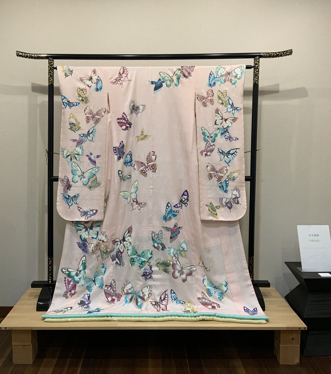 yuzen_kanahan's tweet photo. #これでフォロワーさん増えました

自分で染めた引振袖で結婚式という職人の特権 https://t.co/t3CdthaiHa