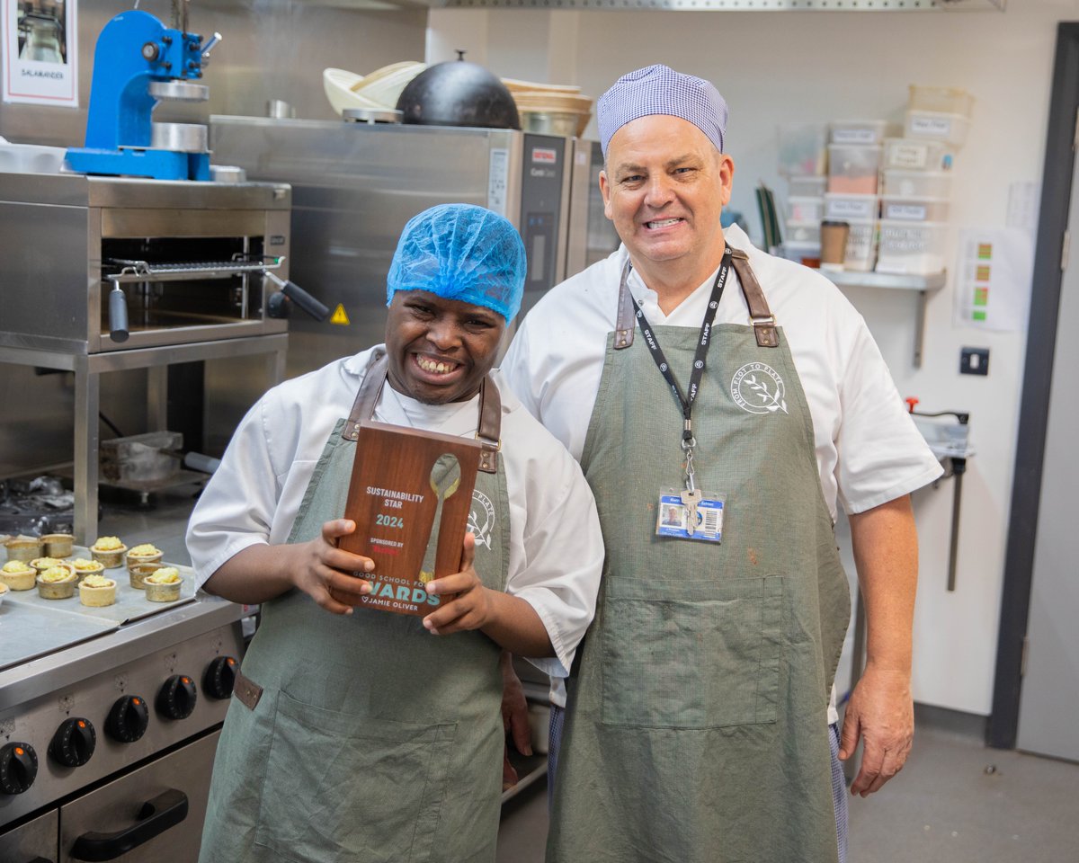 SkinnyJeanGard's tweet photo. I am thrilled to announce the winner of the Sustainability Star Award for the @JamieOliver #GoodSchoolFoodAwards '24

North Ridge High School!

I had the privilege of visiting North Ridge earlier this month to meet the teachers &amp; students

Find out more..
 https://t.co/m0B3XnfPlS https://t.co/varYPSUJuh