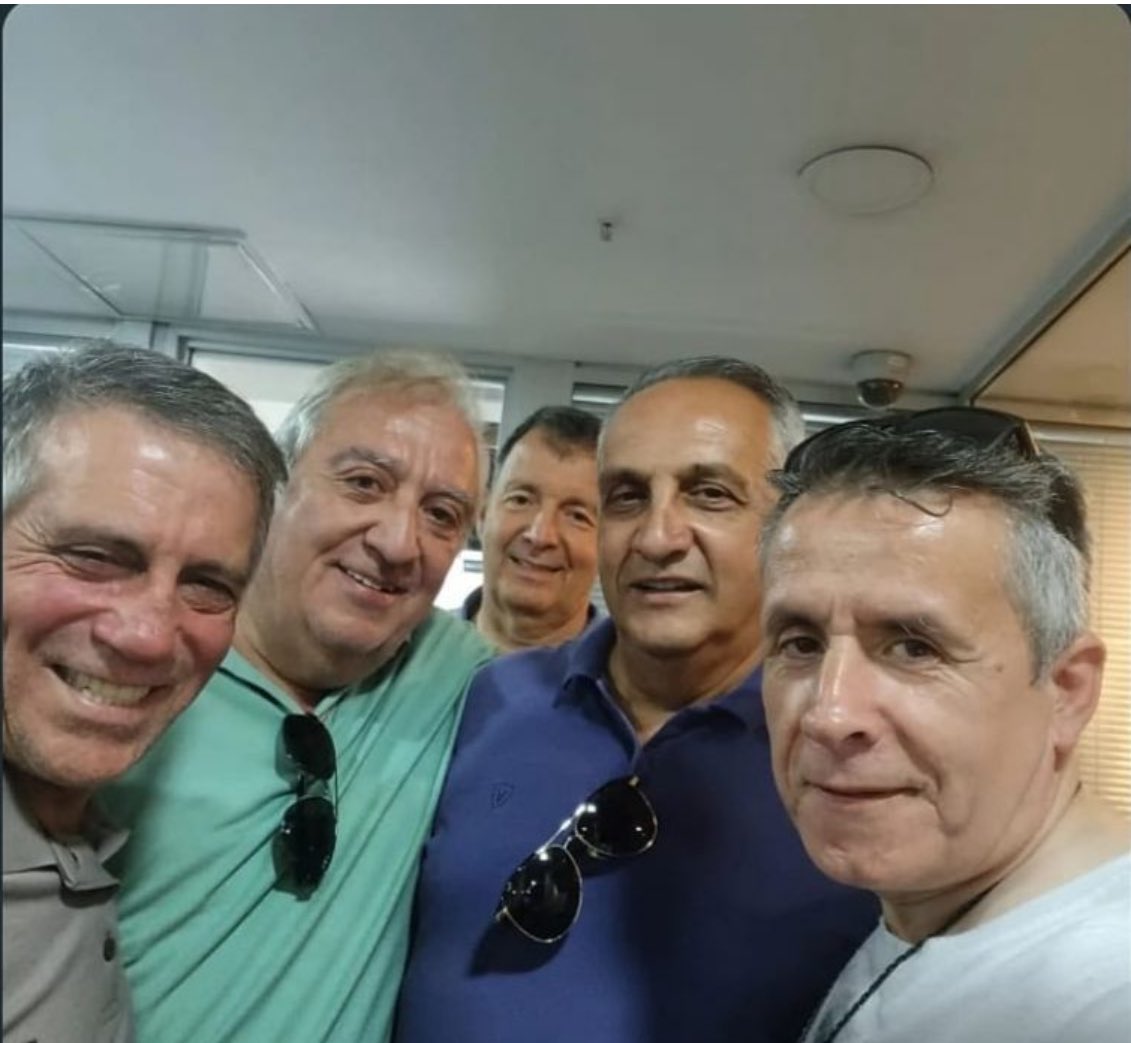 Sicil Kurulu Seçimi Hakkında;

Beşiktaş Profesyoneline Komisyoncu İddiasında Bulunan ve Binlerce üyelik formunda usulsüzlükler yapılırken sicil kurulunda aktif olarak görevde olan Gizem Hanımın babası; Armağan Uslu , 

İlk düşündükleri aday ;
Masis Kuyumcu…

Final 
Oğuz Giray :)