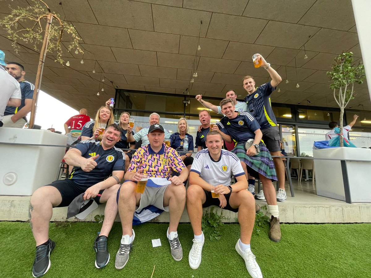 Having had apples off this cart before I’m not too surprised the football ended in disappointment. 

What wasn’t a disappointment was having brilliant times with friends old and new and creating some fantastic new memories with my son. Priceless!! #cologne #mannheim #stuttgart