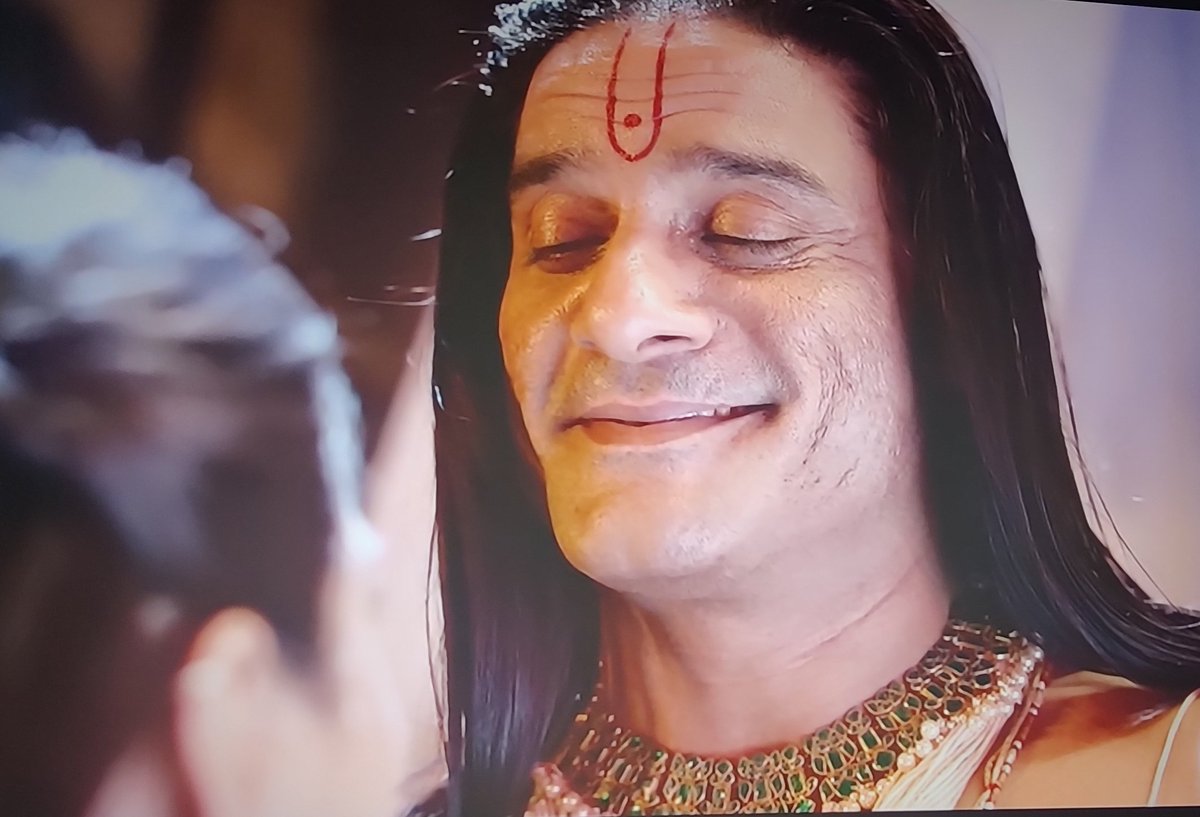 ambedkariteIND's tweet image. Maharaj movie on Netflix shows how a temple Brahmin priest rapes young girls &amp;amp; newly married brides in the name of Hindu Dharma. This practice is called Charan seva (Same as Devdasi). The day the priest rapes, the girl's family makes a delicious dish called Lapsi and celebrates..