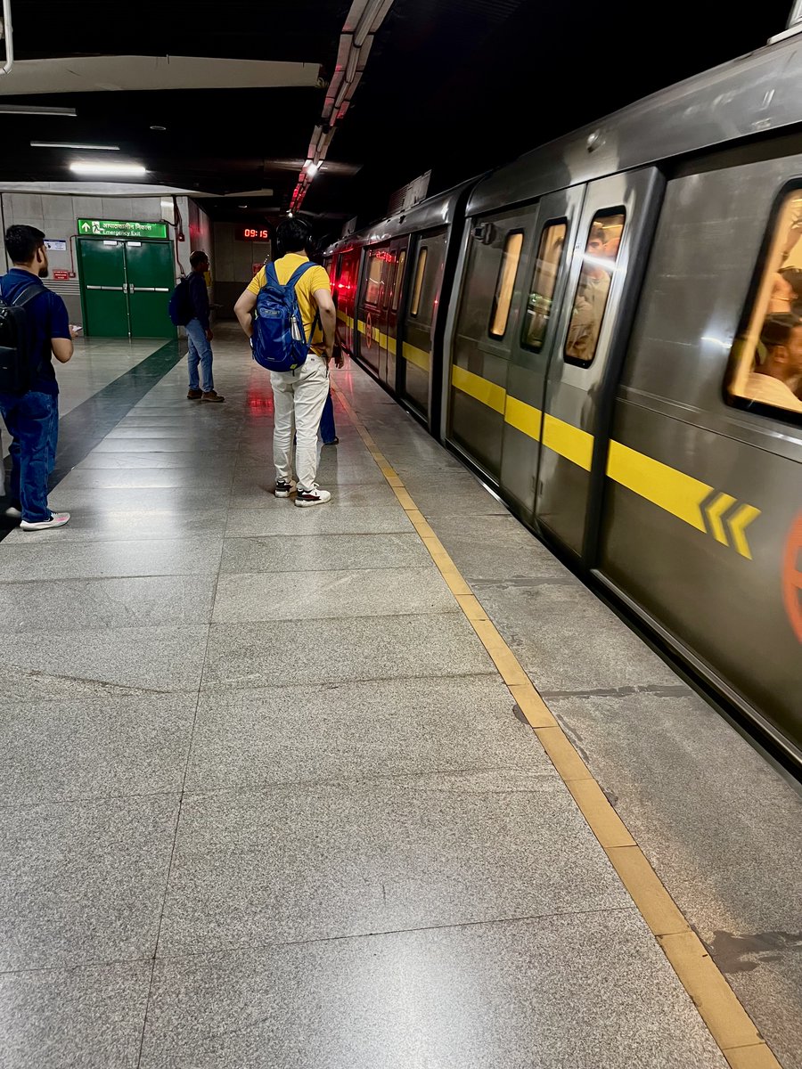 LifelineDelhi's tweet photo. Passenger are waiting for Delhi Metro #delhimetro #delhincr https://t.co/AZ306Ov8JL