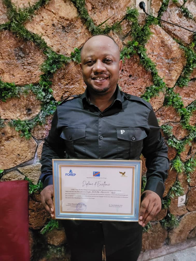 DPJINCCN_NK's tweet photo. Le programme #FOREP et l'organisation #TangoNaBisoBilenge ont décerné un #DiplomeExcellence au Chef de @DPJINCCN_NK Mr @guy_kibira dans le domaine de l'encadrement de la Jeunesse Congolaise afin qu'il s'engage d'avantage dans la #Formation et #Education des Jeunes en RDC. https://t.co/wkDqWFVOFT