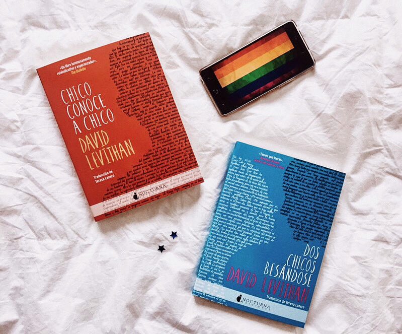NocturnaEd's tweet photo. «Ese es el poder de un beso: no puede matarte, pero sí devolverte a la vida».
#DavidLevithan: #DosChicosBesándose 🏳️🌈 https://t.co/X6Bqpo8ybC