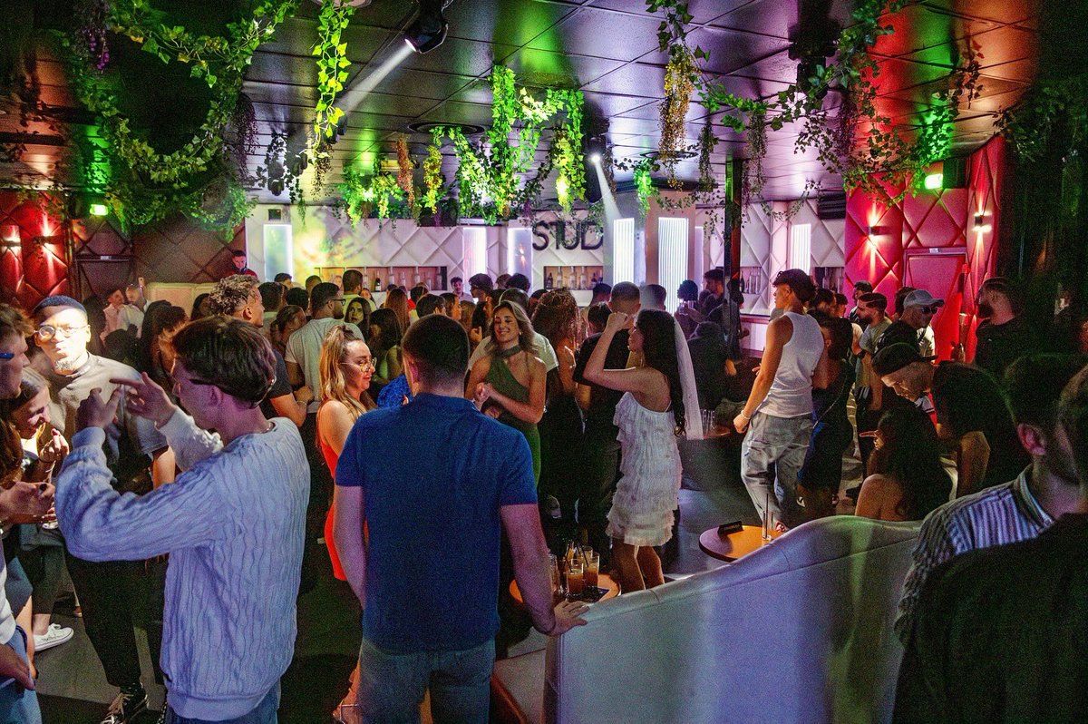 HighClubNice's tweet image. La salle LATIN ROOM dans le High club est ouverte tous les vendredis et samedis 🤩

The LATIN ROOM in the High club is open every Friday and Saturday 🤩