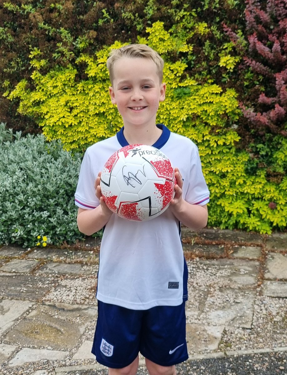 Some very happy raffle winners! 🌟
A signed England shirt and signed football by Mary Earps! 🏴󠁧󠁢󠁥󠁮󠁧󠁿⚽️