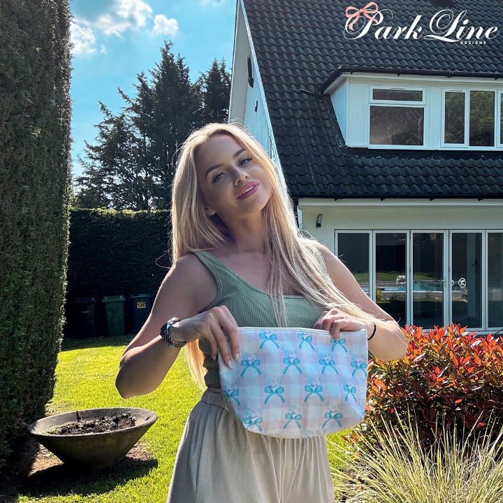 ParkLineDesign's tweet photo. Meet the Caroline Print Accessory Pouch with T-bottom, your stylish solution for all organizational needs. Elevate your organization game with Caroline Print!📚💄

𝐆𝐞𝐭 𝐲𝐨��𝐫𝐬 𝐡𝐞𝐫𝐞: https://t.co/SBMcJ3UKhu

#OrganizationGoals #StylishStorage #TravelEssentials #Accessory https://t.co/uAlcjv2gfn