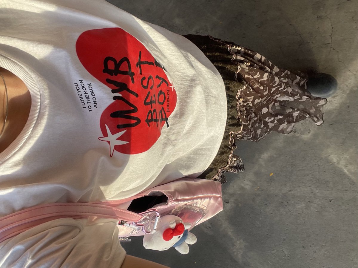 ชมพูแดงเต็มไปหมด T T