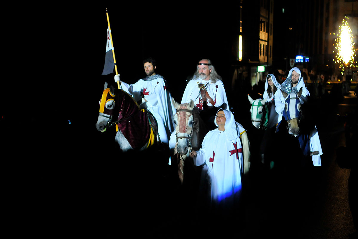 HOY Jornada de puertas abiertas en el Castillo de los Templarios.
✅ Campamento medieval
✅ Ajedrez templario
✅ PONSFERRATA
✅ La aventura del Grial
... y además La Noche del Arca y el Grial

Más información 👉 cutt.ly/Oesq3x45

#NocheTemplaria #turismoponferrada #Bierzo