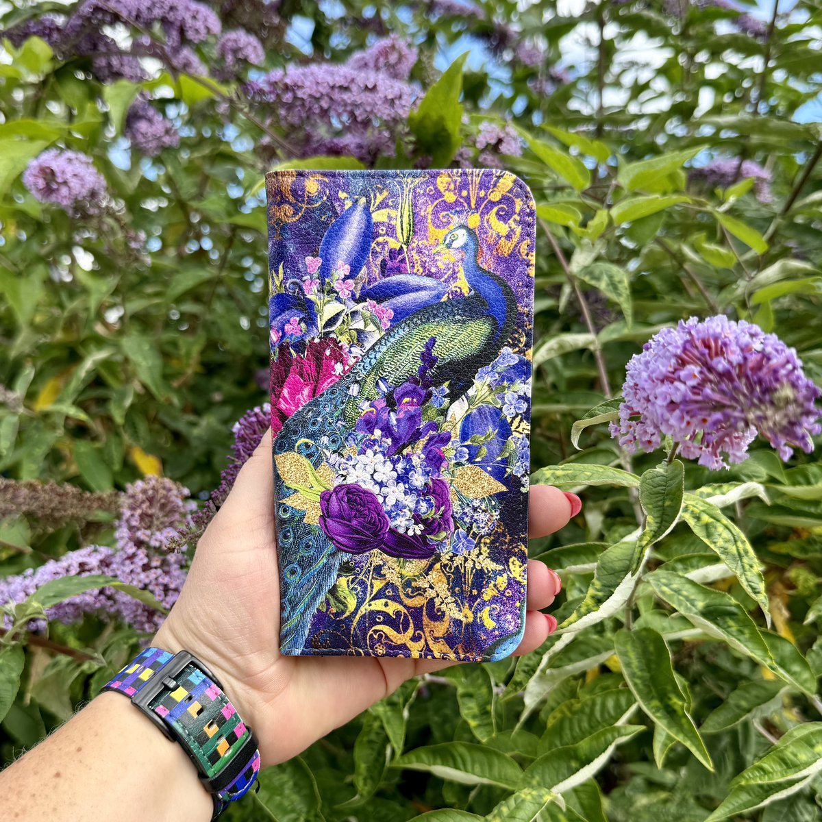 StringberryUK's tweet image. Dressed in elegance, from head to tail. 🦚💎

#peacockphonecase #walletphonecase #jewelcolours 

stringberry.com/collections/wa…