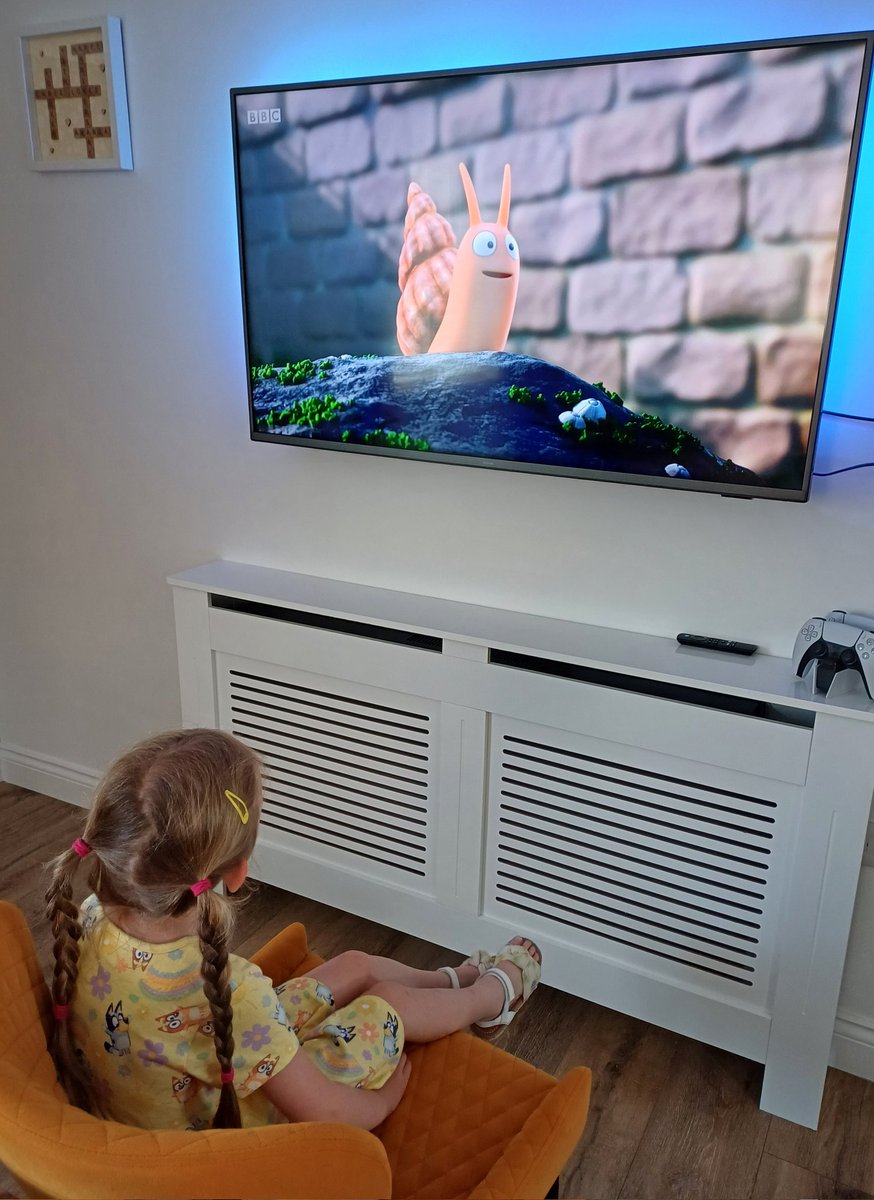 ajohnson2212's tweet photo. @Nursery_GPS @grimoldbyschool Ember enjoyed watching The Snail and the Whale whilst trying to keep cool. https://t.co/thLq4fEllN