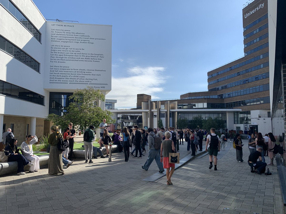 HuddsGemma's tweet photo. Great sunny start to @GreenheadCol ‘Step into your future’ week! @HuddersfieldUni will be hosting over 700 Greenhead students with 13 different subject area taster days and we can’t wait to show  what our beautiful campus has to offer! ☀️🎓🏫📚@Hud_SCLS @gccareersdept https://t.co/yf9BZUEzEj