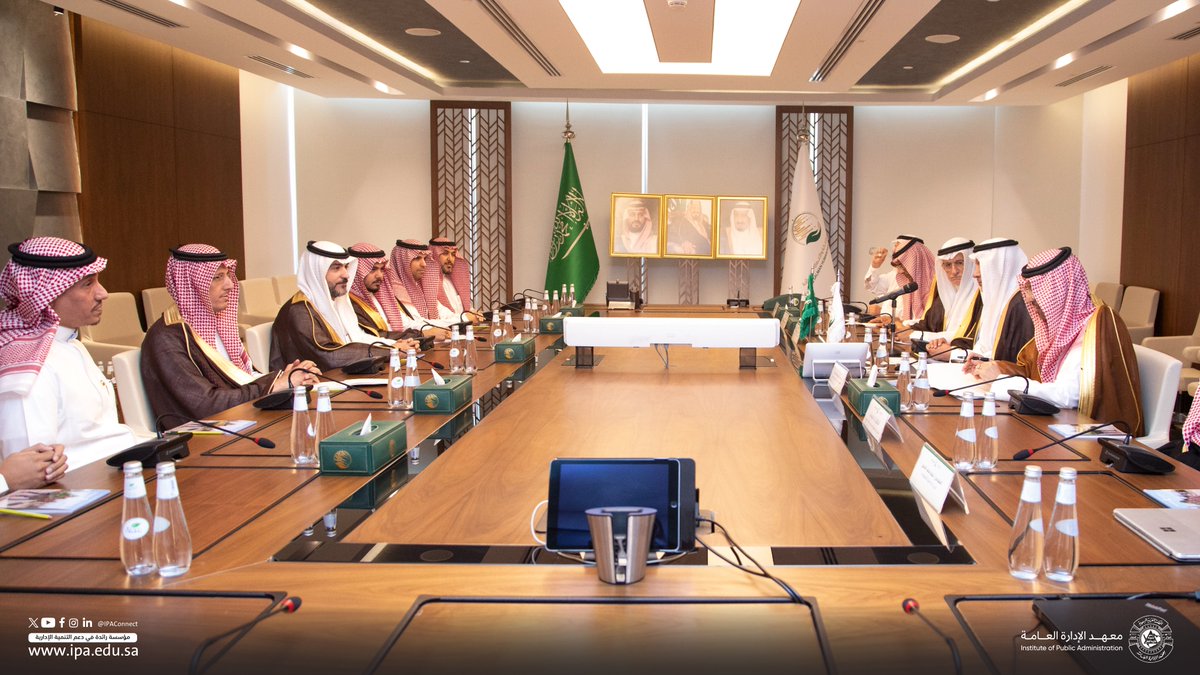 IPAConnect's tweet photo. دشن معالي المشرف العام على #مركز_الملك_سلمان_للإغاثة والأعمال الإنسانية؛ الخطة الاستراتيجية للمركز، بحضور معالي مدير عام #معهد_الادارة_العامة، وقد أعد المعهد الدراسة الاستشارية الخاصة بتطوير الخطة الاستراتيجية للمركز. https://t.co/s88x05FjzP